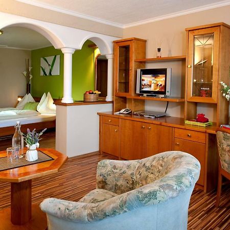 Hotel Winzer Wellness & Kuscheln Sankt Georgen im Attergau Εξωτερικό φωτογραφία