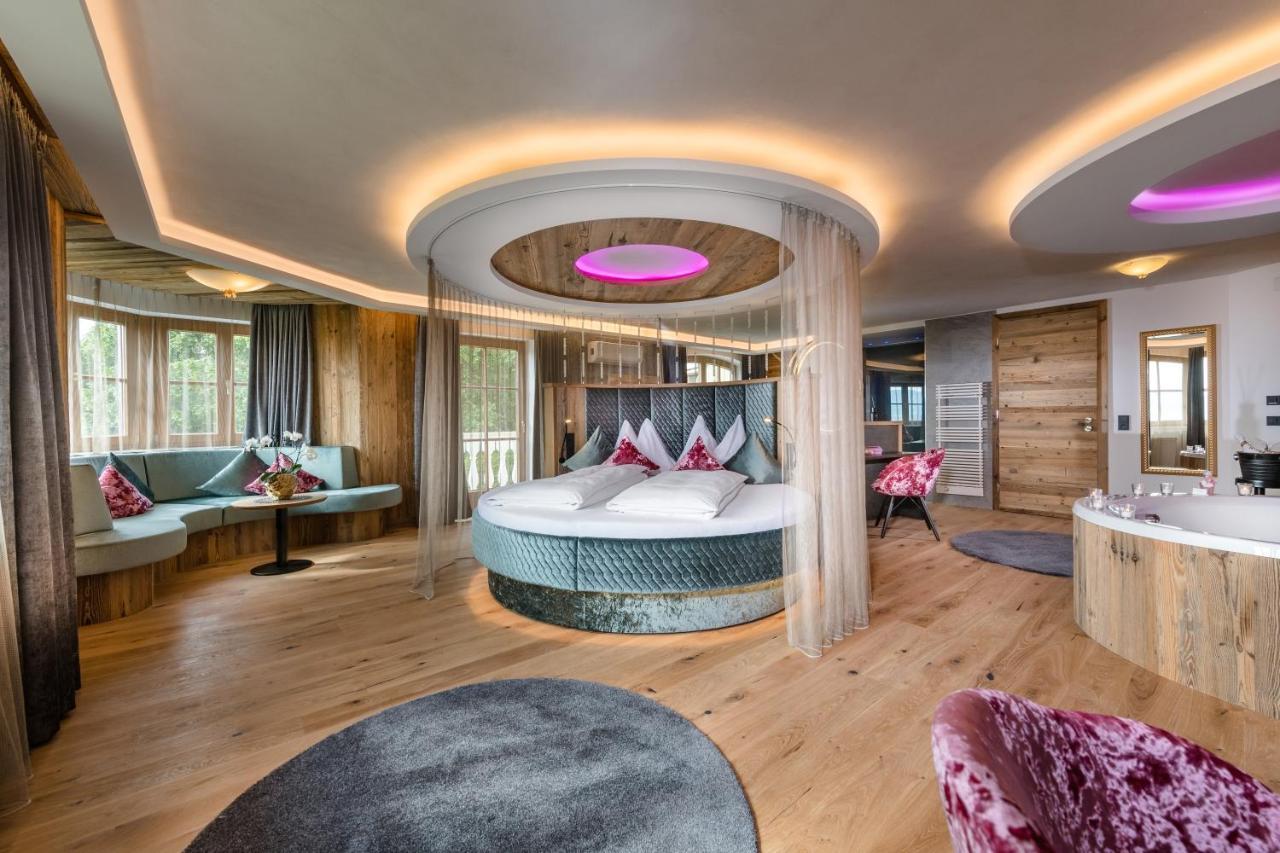 Hotel Winzer Wellness & Kuscheln Sankt Georgen im Attergau Εξωτερικό φωτογραφία