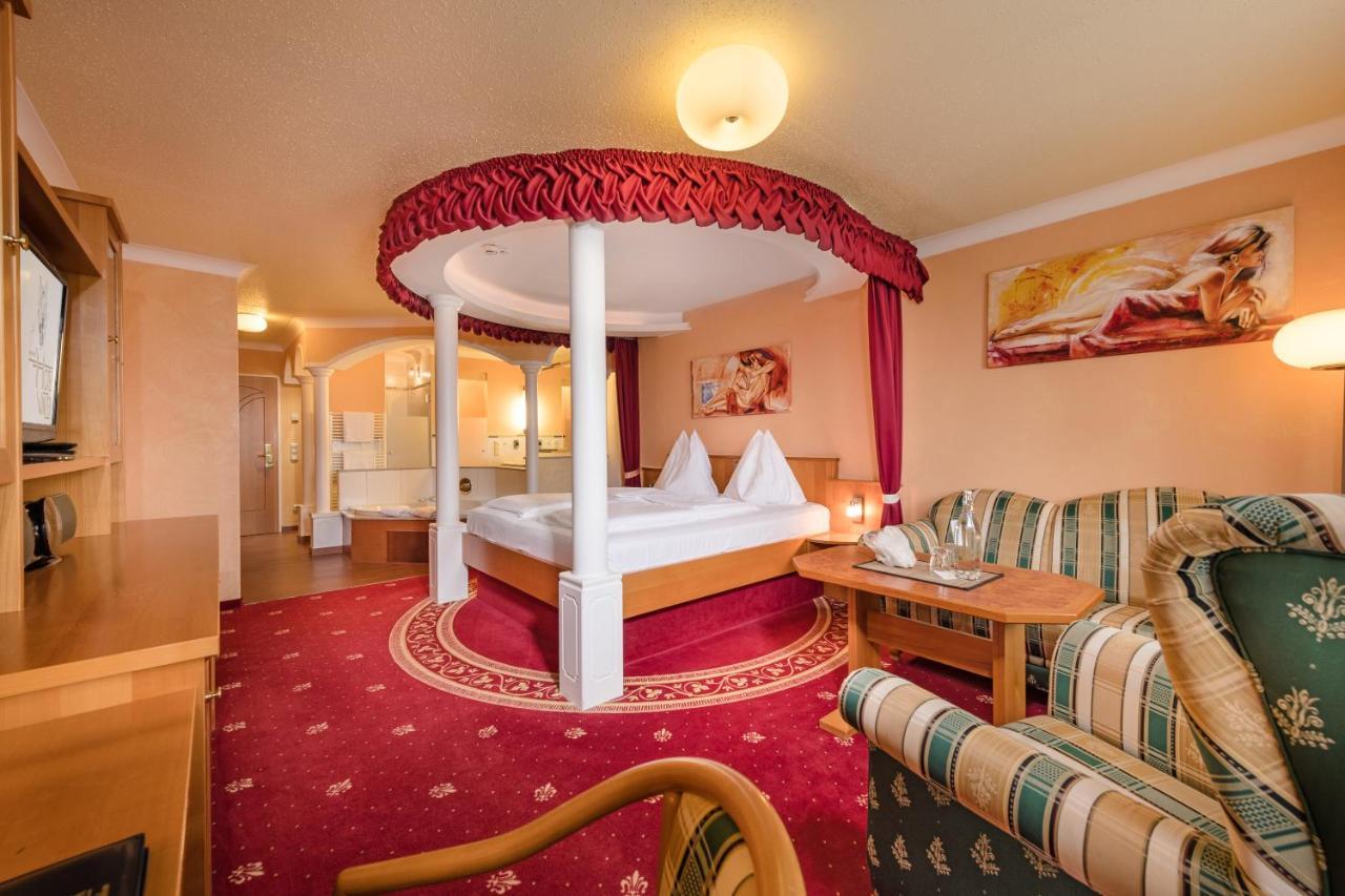 Hotel Winzer Wellness & Kuscheln Sankt Georgen im Attergau Εξωτερικό φωτογραφία