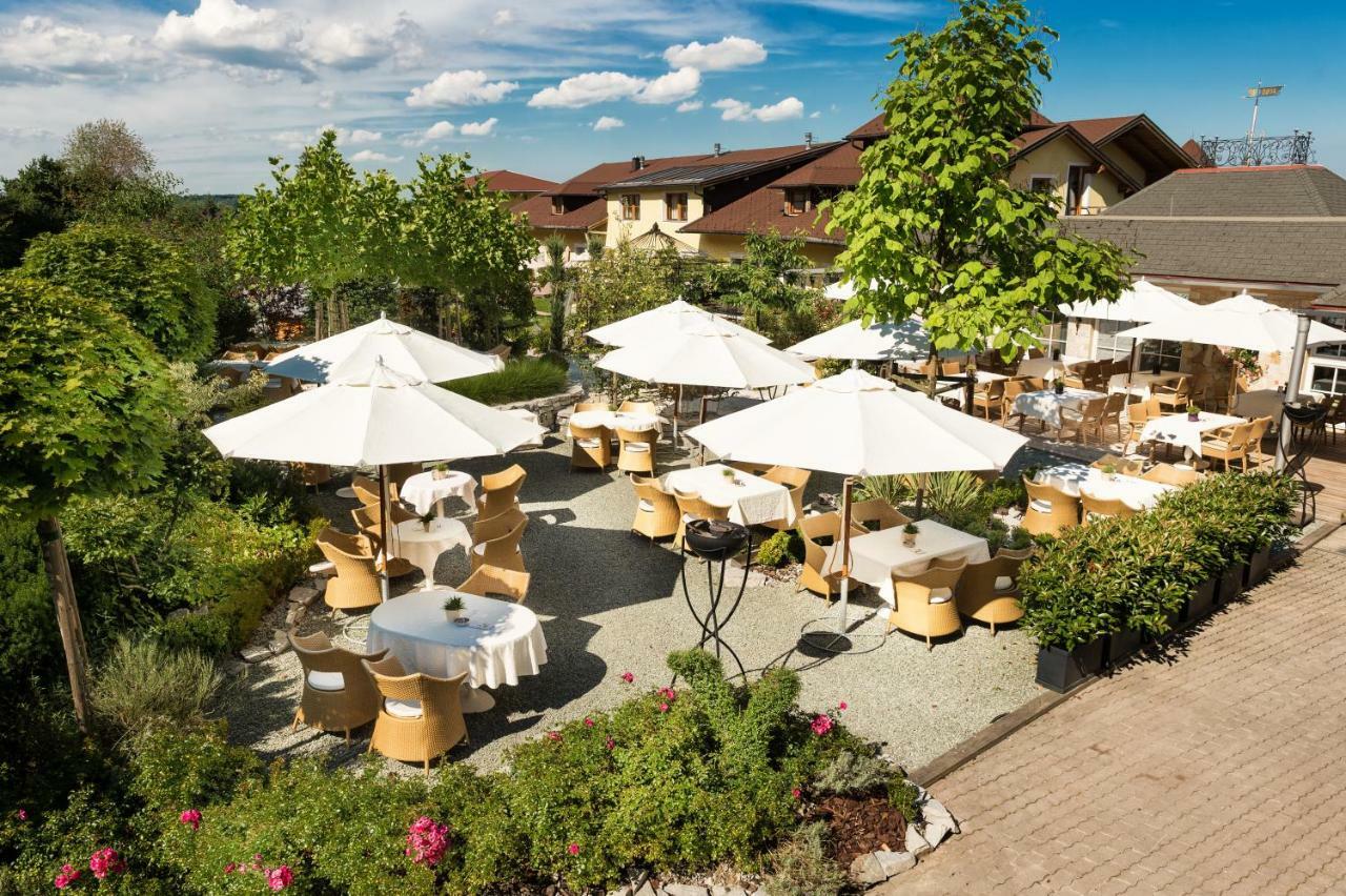 Hotel Winzer Wellness & Kuscheln Sankt Georgen im Attergau Εξωτερικό φωτογραφία