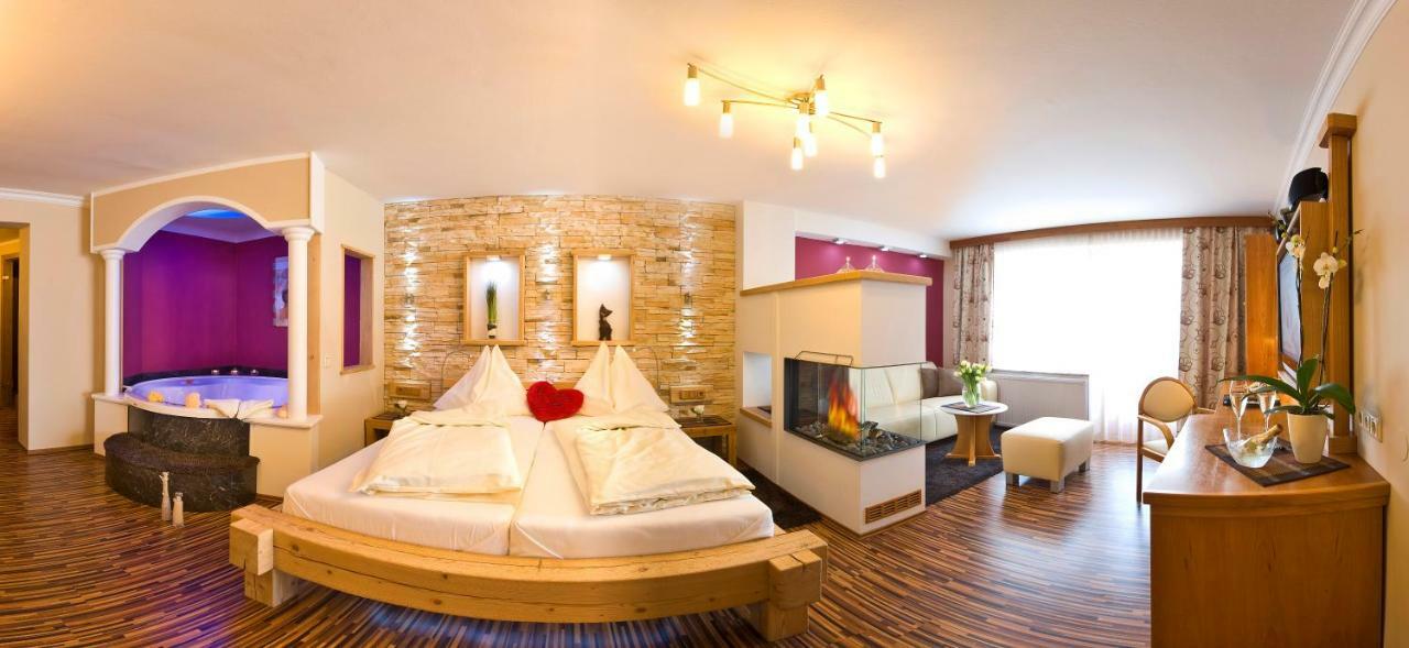 Hotel Winzer Wellness & Kuscheln Sankt Georgen im Attergau Εξωτερικό φωτογραφία
