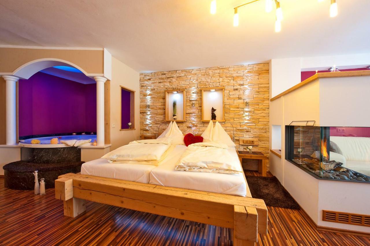 Hotel Winzer Wellness & Kuscheln Sankt Georgen im Attergau Εξωτερικό φωτογραφία