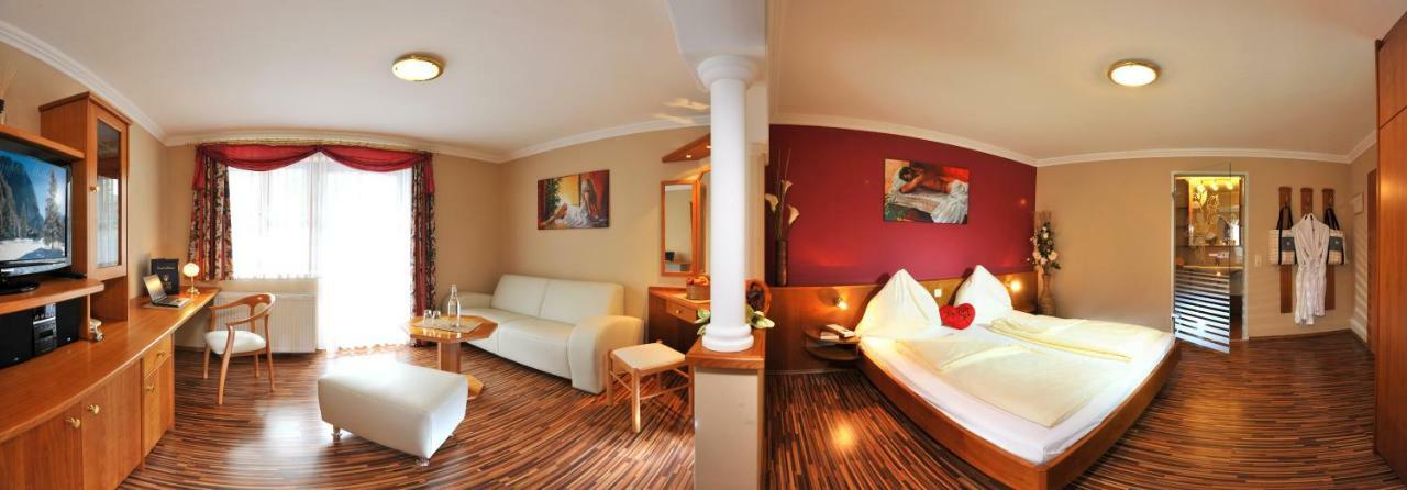 Hotel Winzer Wellness & Kuscheln Sankt Georgen im Attergau Εξωτερικό φωτογραφία