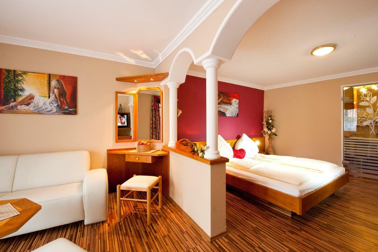 Hotel Winzer Wellness & Kuscheln Sankt Georgen im Attergau Εξωτερικό φωτογραφία