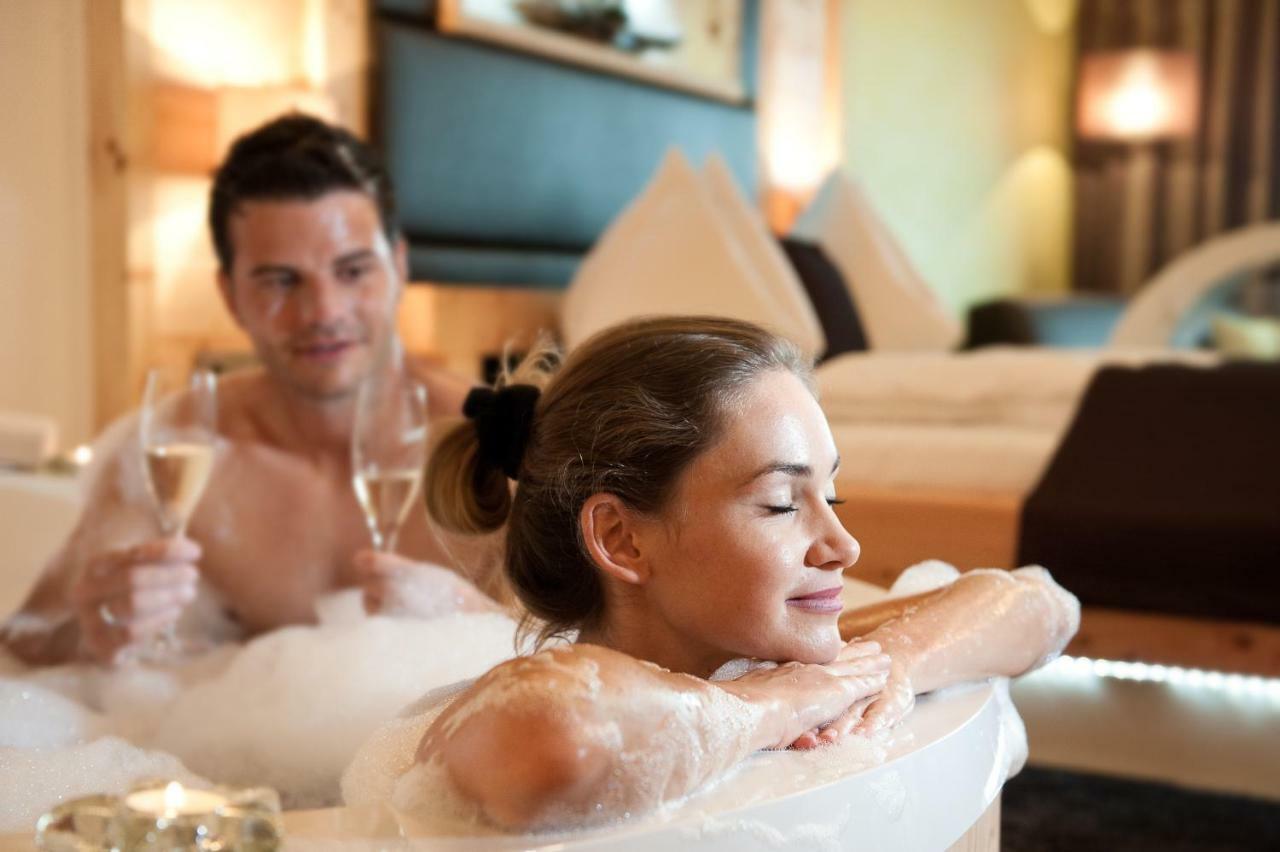 Hotel Winzer Wellness & Kuscheln Sankt Georgen im Attergau Εξωτερικό φωτογραφία